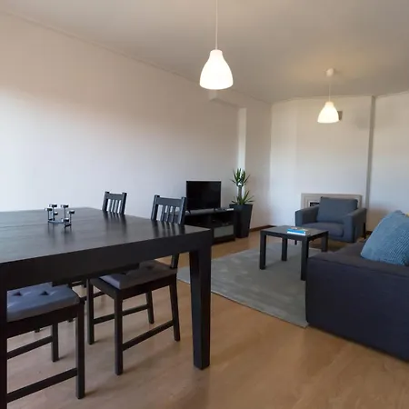 Artur Bivar - T4 Familiar Junto Ao Parque Desportivo Da Rodovia - Appartement