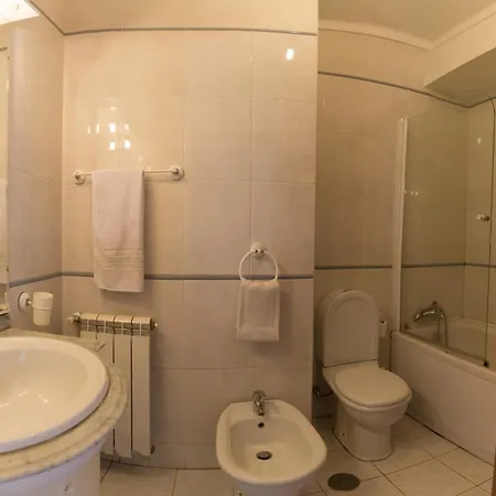 Appartement Artur Bivar - T4 Familiar Junto Ao Parque Desportivo Da Rodovia - *