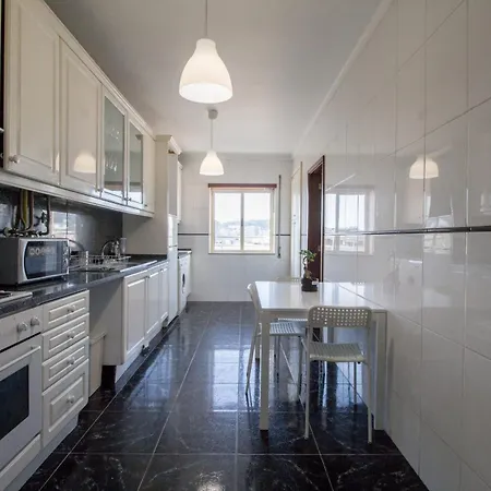 Artur Bivar - T4 Familiar Junto Ao Parque Desportivo Da Rodovia - * Braga