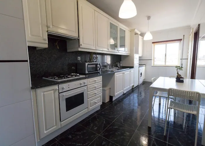 Artur Bivar - T4 Familiar Junto Ao Parque Desportivo Da Rodovia - * 布拉加