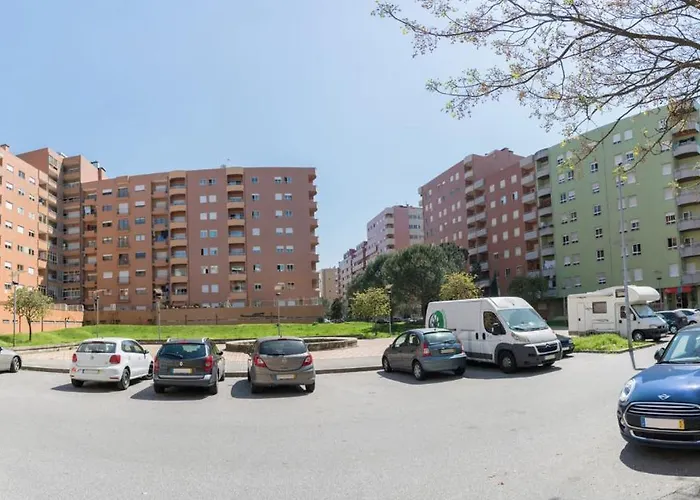 Artur Bivar - T4 Familiar Junto Ao Parque Desportivo Da Rodovia -