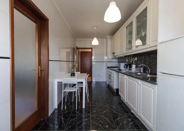 Artur Bivar - T4 Familiar Junto Ao Parque Desportivo Da Rodovia - 公寓