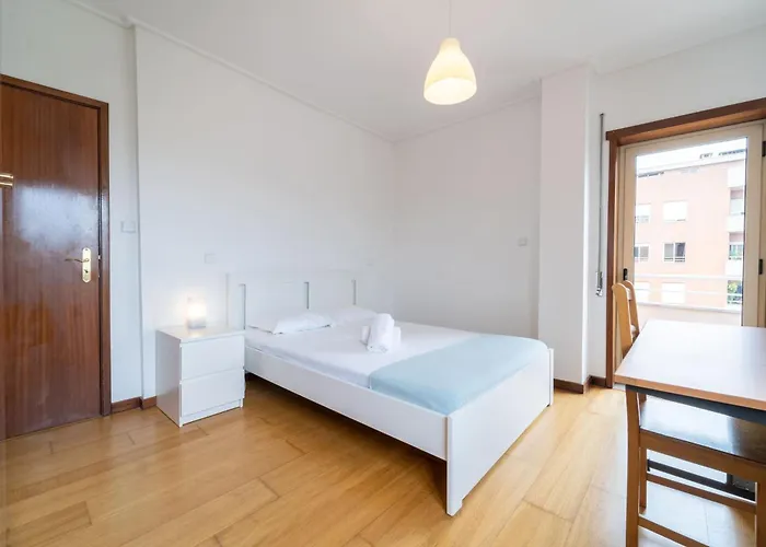 公寓 Artur Bivar - T4 Familiar Junto Ao Parque Desportivo Da Rodovia - *