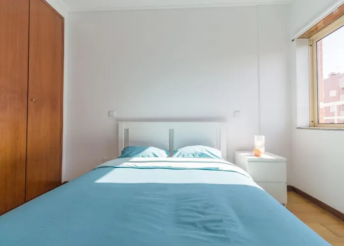 公寓 Artur Bivar - T4 Familiar Junto Ao Parque Desportivo Da Rodovia -