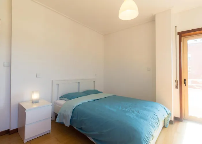 公寓 Artur Bivar - T4 Familiar Junto Ao Parque Desportivo Da Rodovia -