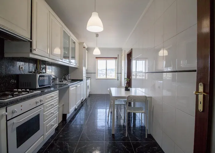 Artur Bivar - T4 Familiar Junto Ao Parque Desportivo Da Rodovia - * 布拉加